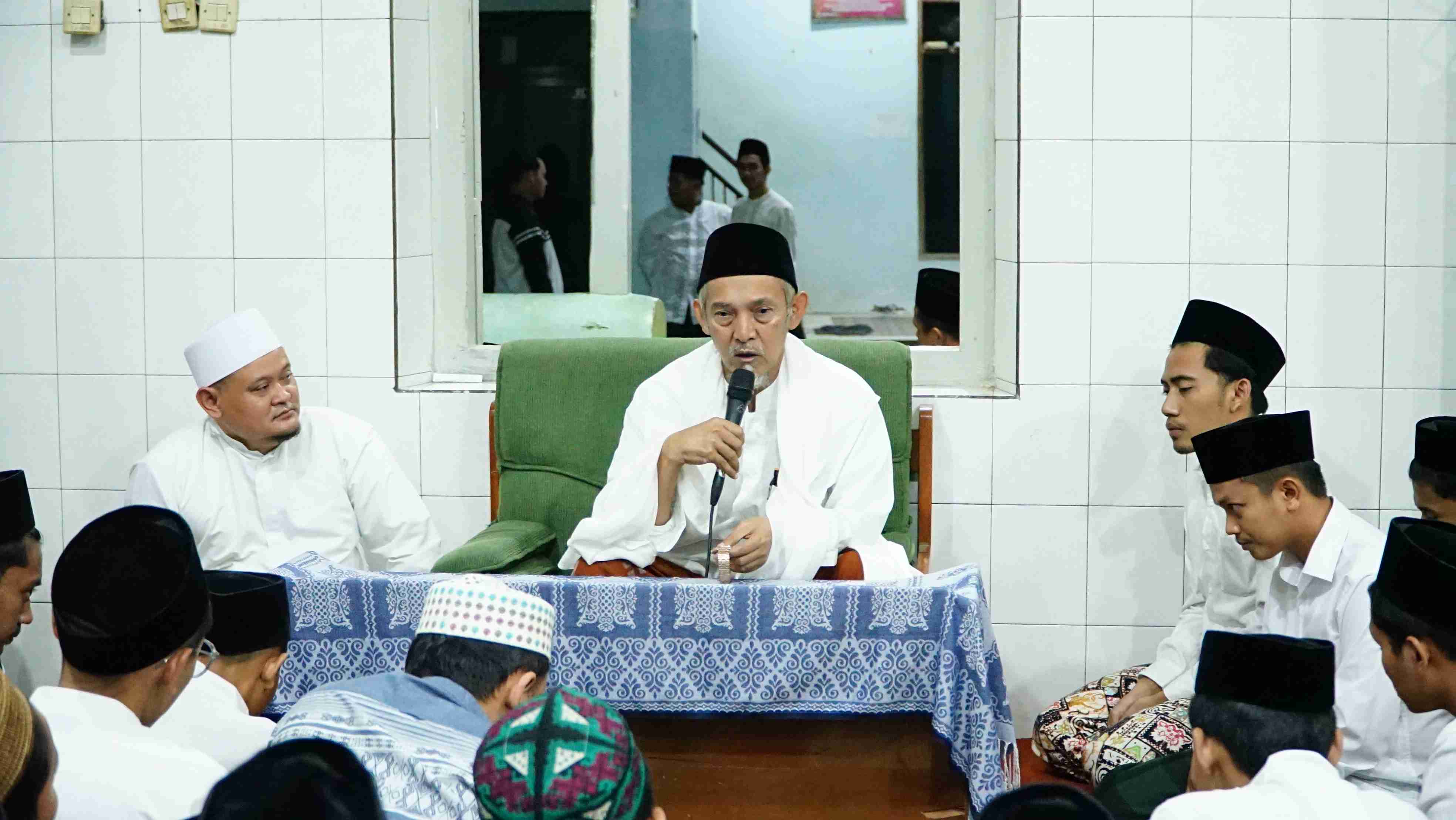 Abuya Kafabihi Mahrus: "Pondok Itu Mencetak Ulama, Pondok Juga Melahirkan Taqwa dan Akhlaqul Karimah"