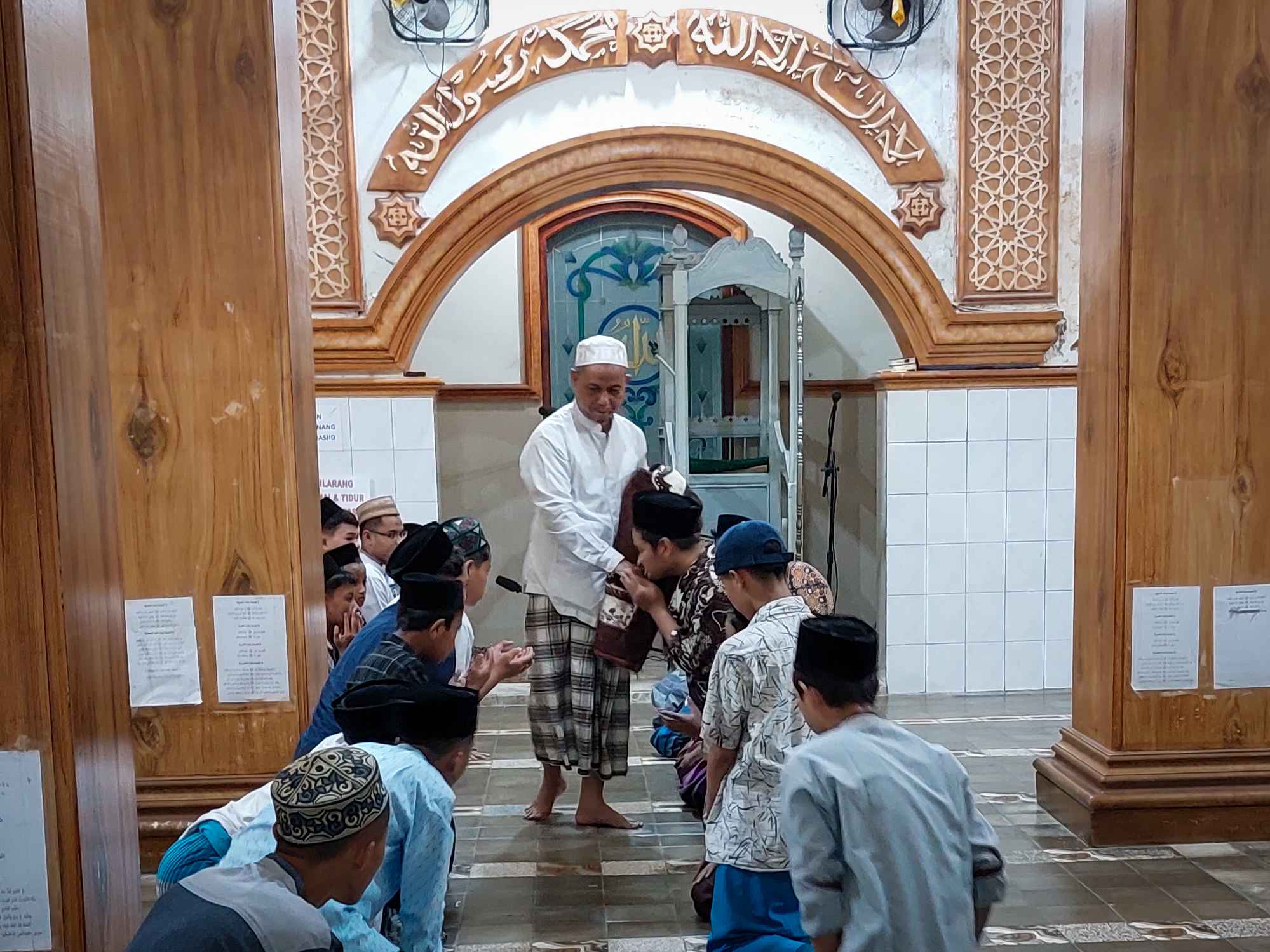 Kiai Imron Jelaskan Tata Cara Baca yasin dan Hukum Salat Nisfu Sya’ban